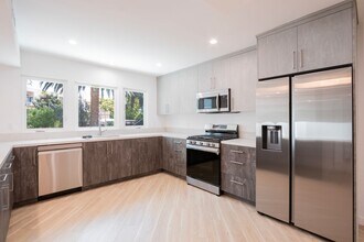 Modern Luxury Living in the Heart of Spaul... in Los Angeles, CA - Foto de edificio - Building Photo