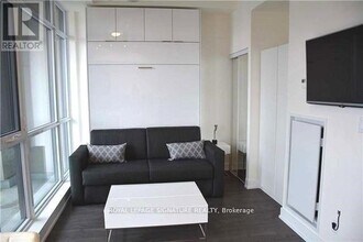 75 The Donway W in Toronto, ON - Building Photo - Building Photo