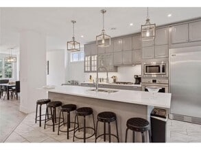 1032 Gardner St E in Wayzata, MN - Building Photo - Building Photo