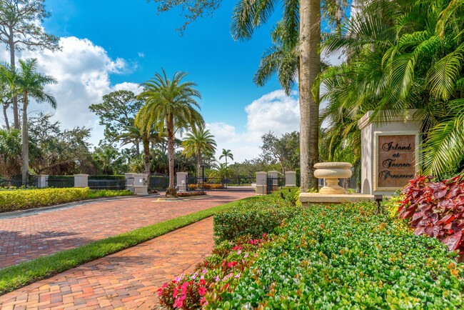 130 SE Fiore Bello in Port St. Lucie, FL - Foto de edificio - Building Photo