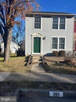 6363 Generals Ct in Centreville, VA - Building Photo