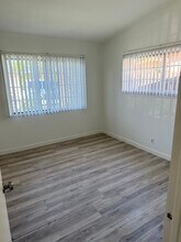 19736 Kittridge St in Winnetka, CA - Building Photo - Building Photo