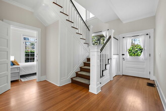402 E Valerio St in Santa Barbara, CA - Foto de edificio - Building Photo