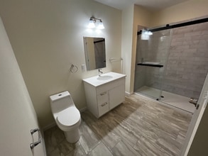 883 Broadway in Albany, NY - Foto de edificio - Building Photo