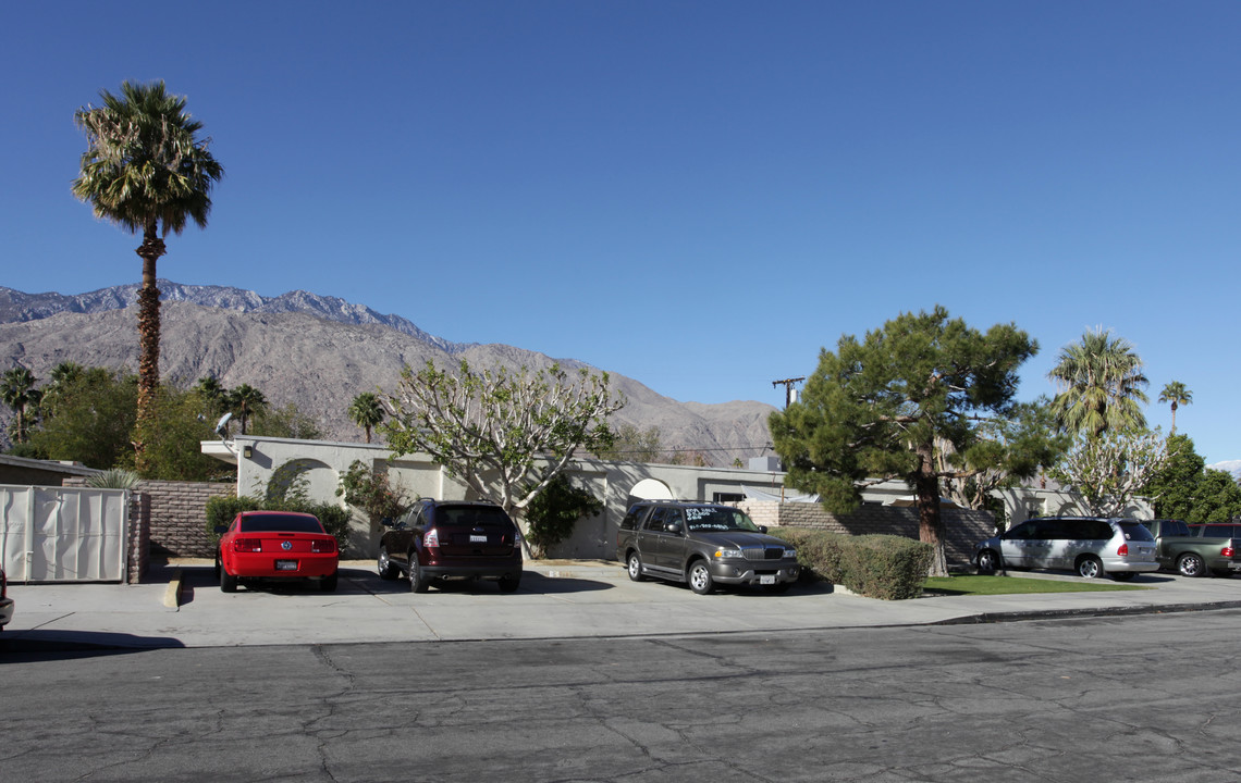 219 S Arenas Rd in Palm Springs, CA - Building Photo