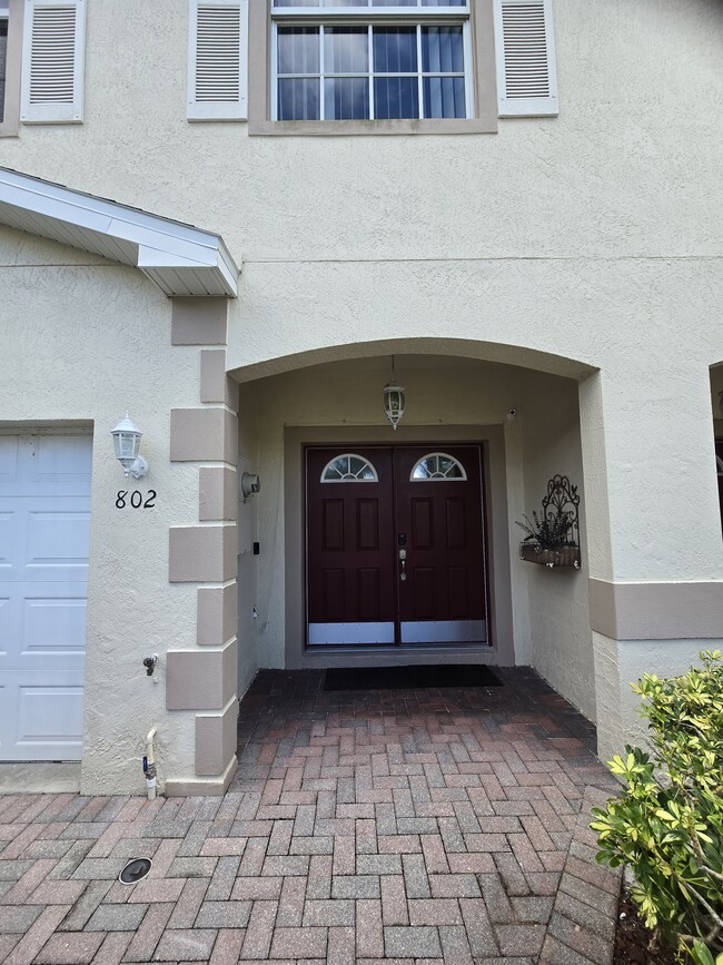802 King Neptune Ln in Cape Canaveral, FL - Building Photo - Building Photo