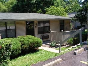 Acadia Court in Coraopolis, PA - Foto de edificio - Building Photo