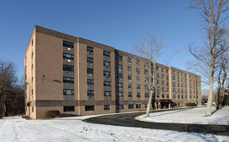 Oceanport Gardens in Oceanport, NJ - Building Photo