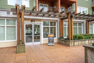 Urban Center in Lynnwood, WA - Foto de edificio - Building Photo