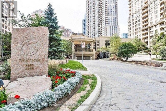 3888-3888 Duke of York Blvd in Mississauga, ON - Building Photo - Building Photo