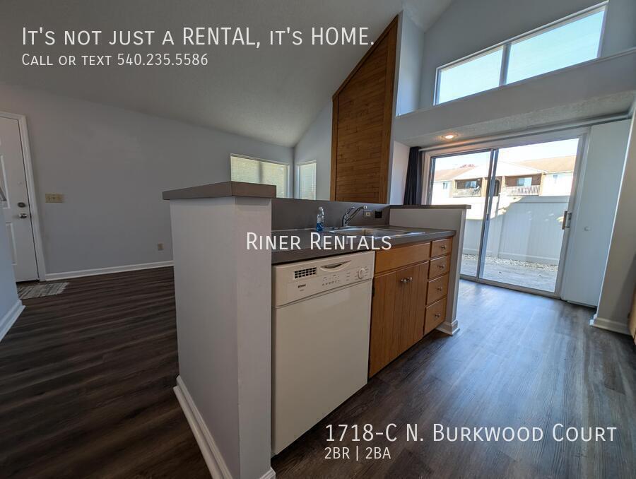 1718-C Burkwood Ct in Harrisonburg, VA - Building Photo