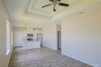5601 Sandpiper Ave, Unit 2 in McAllen, TX - Foto de edificio - Building Photo