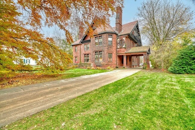 987 East Ave in Rochester, NY - Building Photo - Building Photo