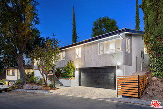 3852 Sherview Dr in Los Angeles, CA - Building Photo - Building Photo