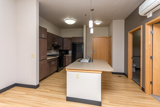 Roosevelt School Apartments in La crosse, WI - Foto de edificio - Interior Photo