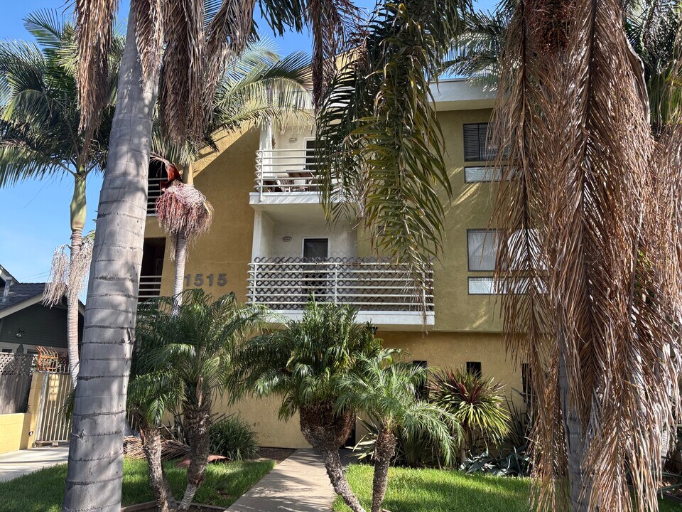 1515 E Appleton St, Unit 203 in Long Beach, CA - Building Photo