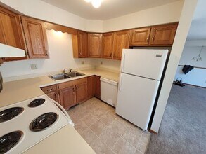 1139 66th St in Windsor Heights, IA - Foto de edificio - Building Photo