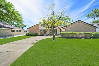 4943 Cheena Dr in Houston, TX - Building Photo - Building Photo