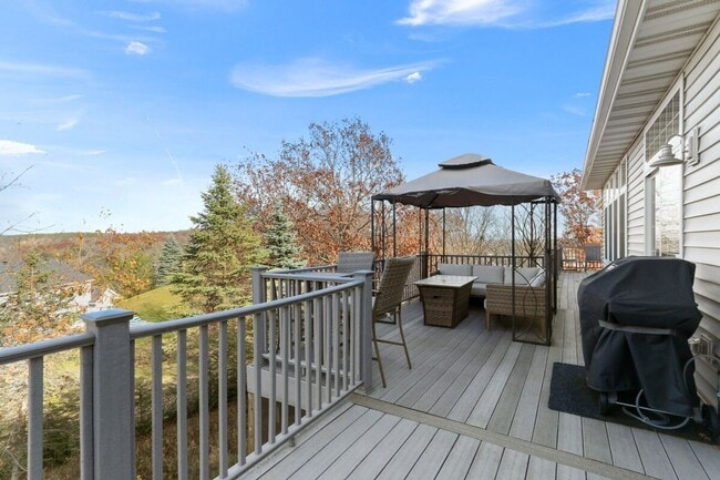 1175 La Salle Ct in Lake Geneva, WI - Building Photo - Building Photo