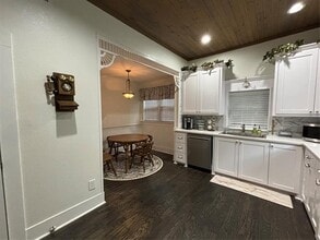 506 W Baylor St in Ennis, TX - Building Photo - Building Photo