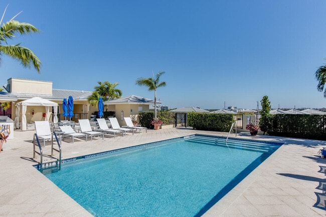 235 NE 1st St in Delray Beach, FL - Building Photo - Building Photo