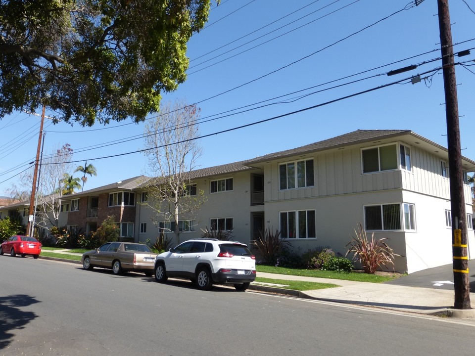 118-140 E Sola St in Santa Barbara, CA - Building Photo