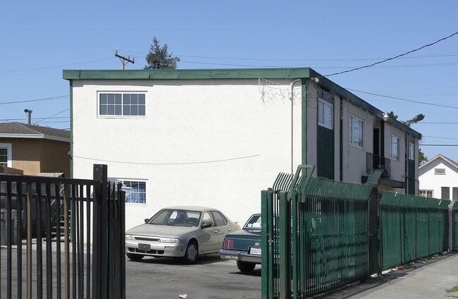 8511 Holly St in Oakland, CA - Building Photo - Building Photo