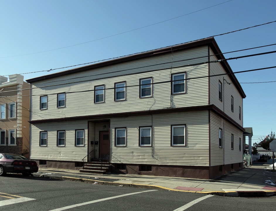 554 4th Ave in Elizabeth, NJ - Building Photo