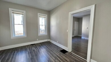 860 10th St NW in Grand Rapids, MI - Building Photo - Building Photo
