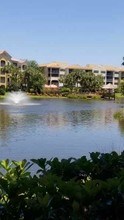 300 Uno Lago Dr-Unit -103 in North Palm Beach, FL - Foto de edificio - Building Photo