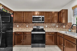 2816 Erinridge Rd in Raleigh, NC - Building Photo - Building Photo