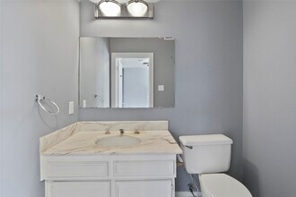 11131 Holly Hill Ln in Houston, TX - Building Photo - Building Photo