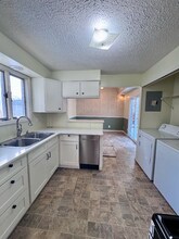 196 S Point Dr in Avon Lake, OH - Building Photo - Building Photo