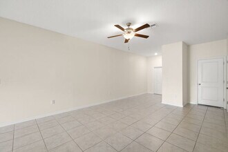 7205 Sweet Alyssum Ct in Tampa, FL - Building Photo - Building Photo