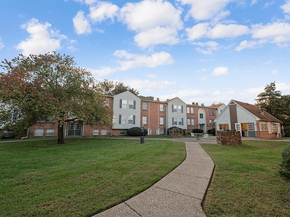 Olde Towne Village in Clarksville, IN - Building Photo