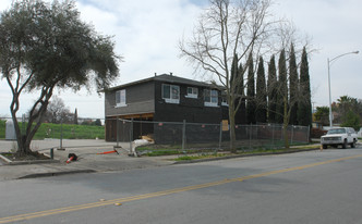 7460 Rogers Ln in Gilroy, CA - Foto de edificio - Building Photo