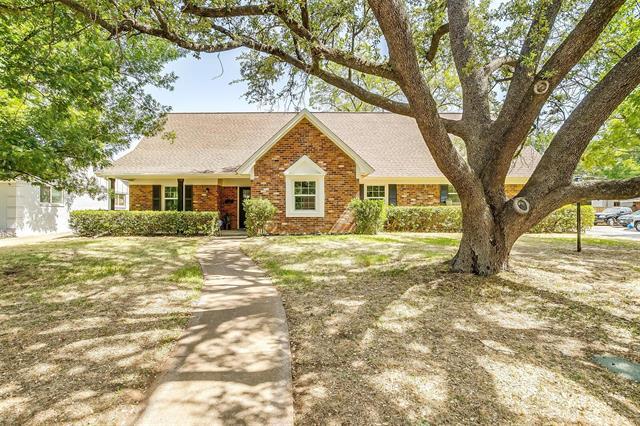 property at 1701 Larkspur Dr