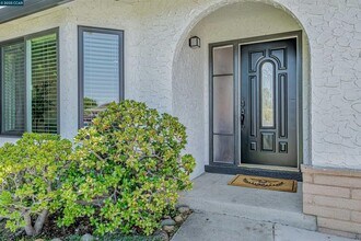 2242 Westwood Ct in Pittsburg, CA - Building Photo - Building Photo