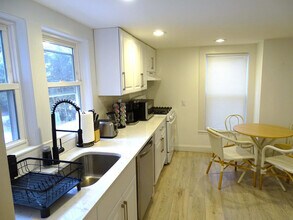 18 Pleasant St in Wayland, MA - Building Photo - Building Photo