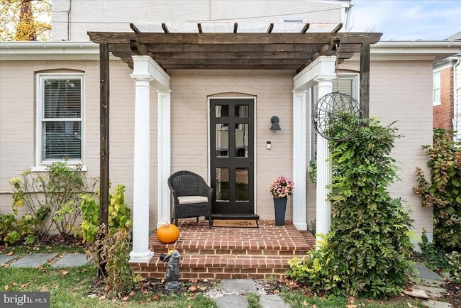 6 E Cecil St in Winchester, VA - Building Photo - Building Photo