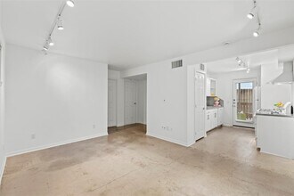 217 E 12th St in Houston, TX - Building Photo - Building Photo