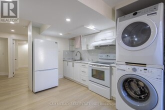 45 Springhurst Ave in Brampton, ON - Building Photo - Building Photo