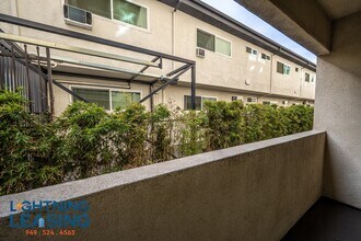 11928 Kling St in Los Angeles, CA - Building Photo - Building Photo