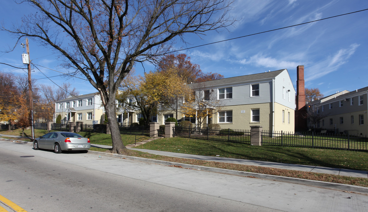 Eastern Avenue in Capitol Heights, MD - Building Photo