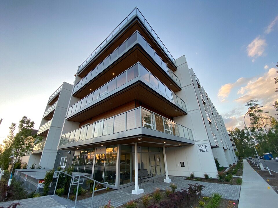 8447 202 St in Langley, BC - Building Photo
