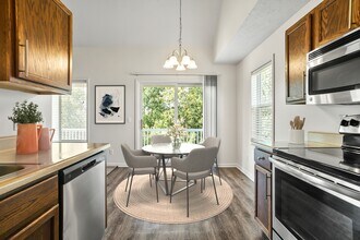 Eagle's Nest Apartments in Grandville, MI - Foto de edificio - Building Photo