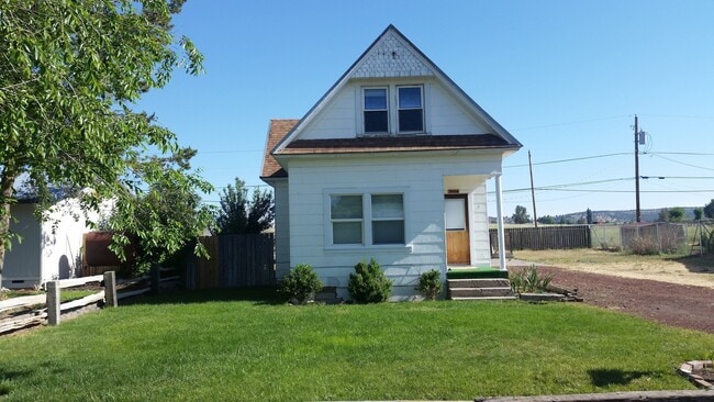 property at 1406 W 11th St