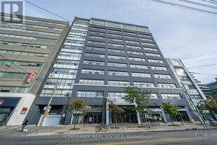 700 King St W in Toronto, ON - Building Photo