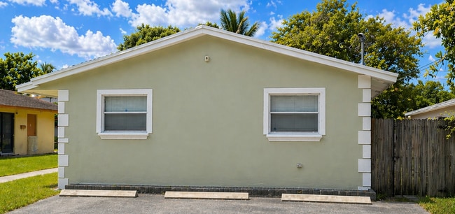 5644 Pierce St, Unit 2/1 Duplex, Unit 2/1 Duplex