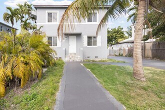 2323 NW 15th St in Miami, FL - Building Photo - Building Photo